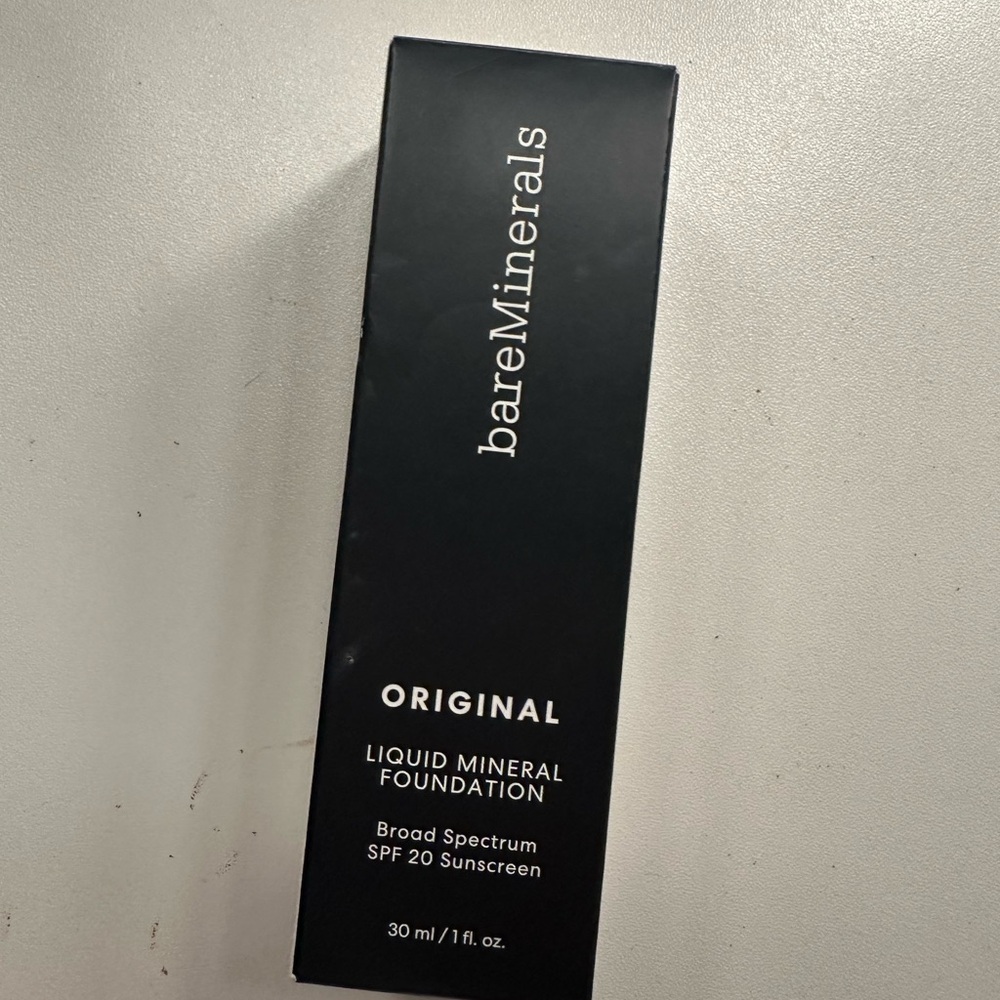 New BareMinerals foundation light 008